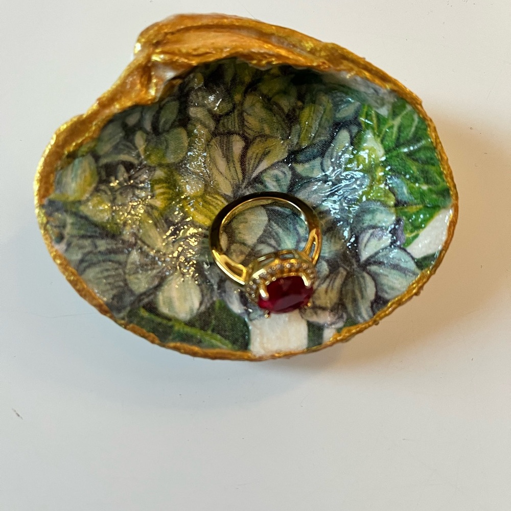 Handmade Hydrangea Decoupage Clam Shell - Picture 3 of 3